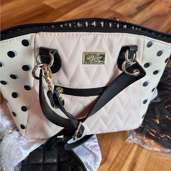 LIVE 🎥 Show Notification 🔔 - Picture 4 of 11